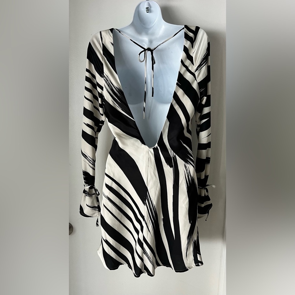 Meshki Marta Open Back Satin Mini Dress M - Picture 4 of 4